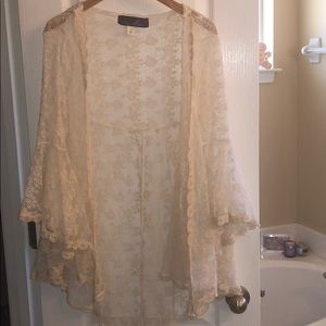 NWOT Francesca’s Boutique BellSleeve Lace Kimono